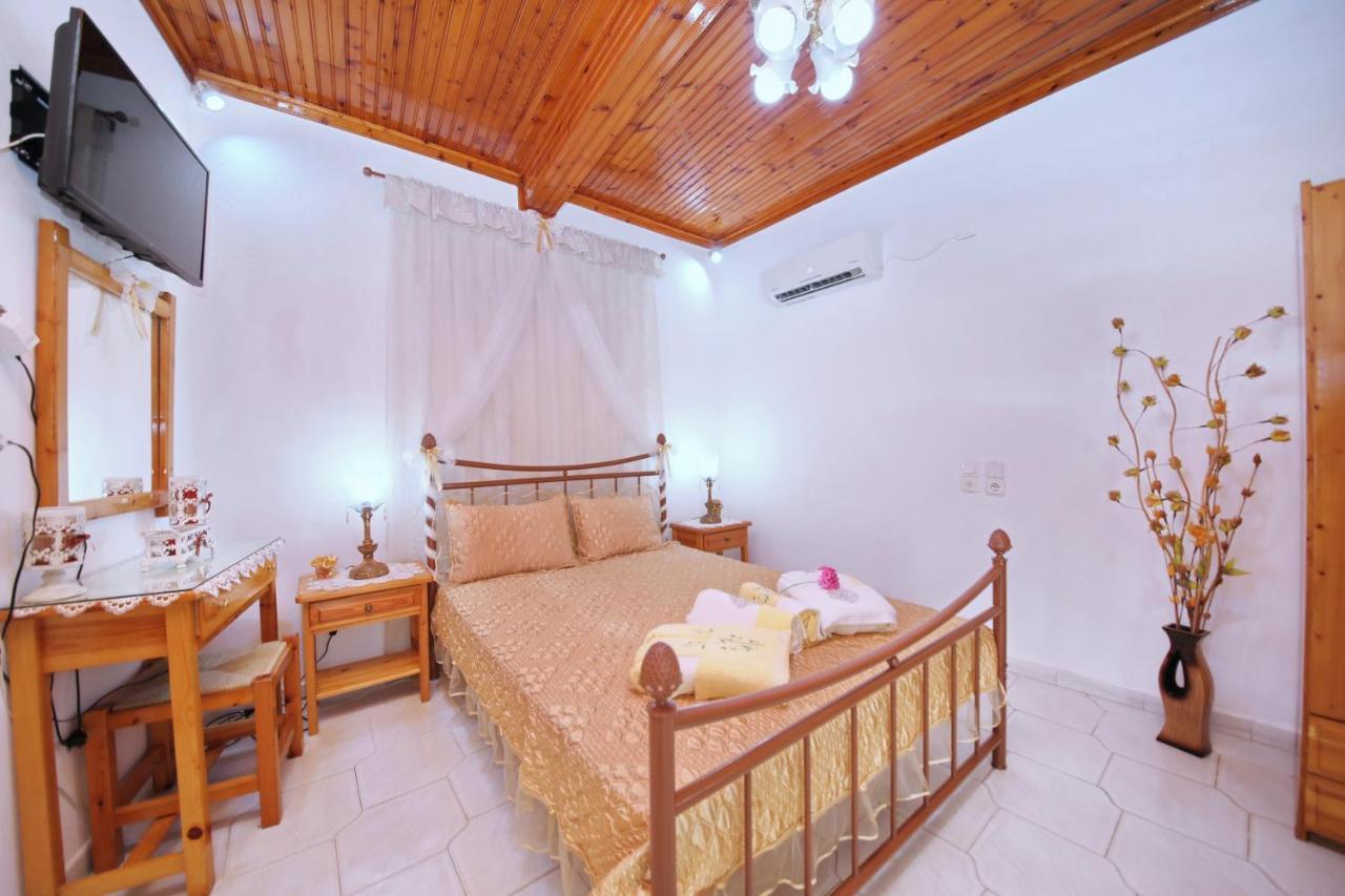 Vasia'S Small Villa Скопелос Экстерьер фото